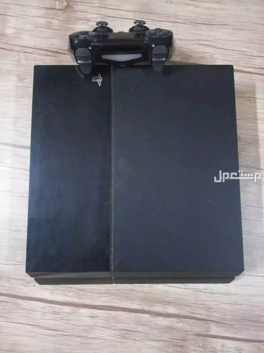 سوني 4 نظيف (يوجد توصيل في المدينة) السوني نظيف مع اليد واسلاكه