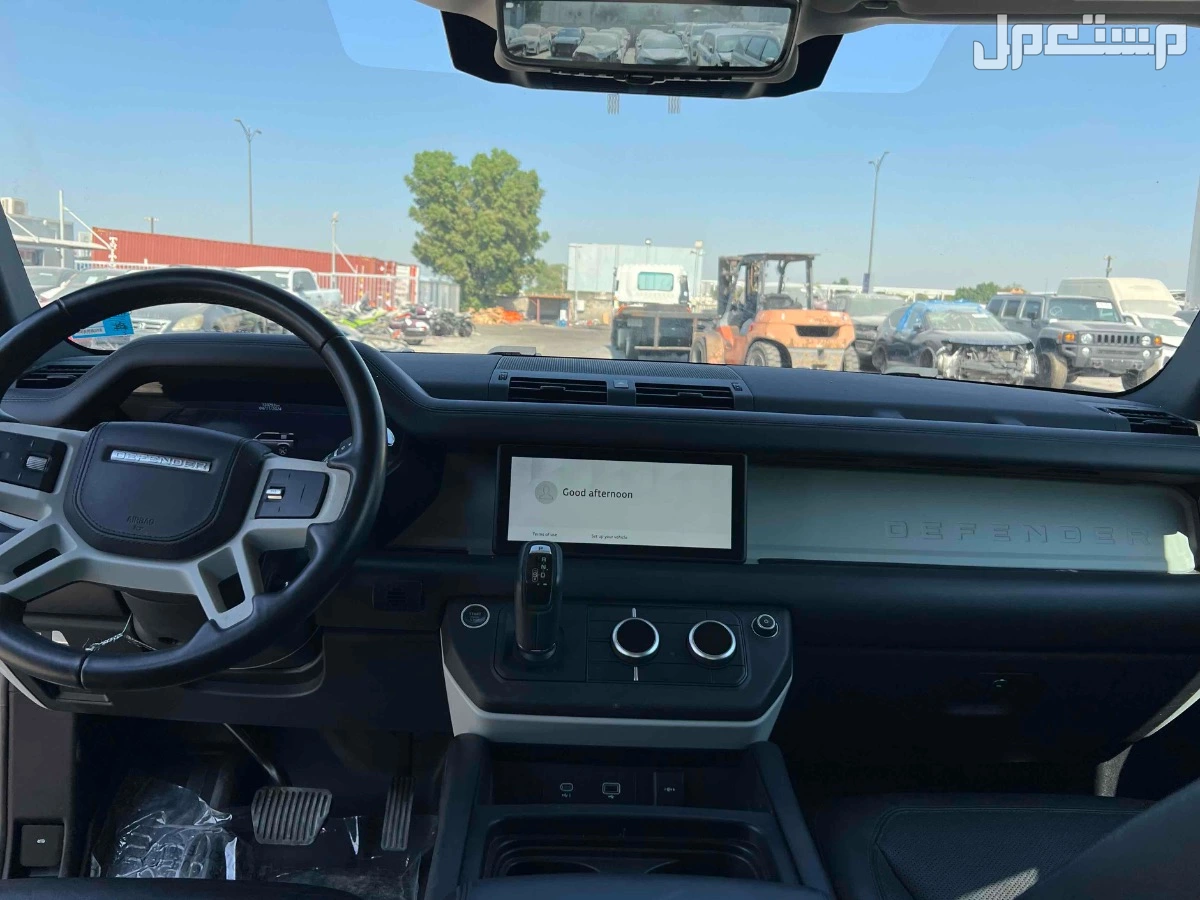 لاند روفر ديفيندر 2020 في دبي بسعر 219 ألف درهم إماراتي