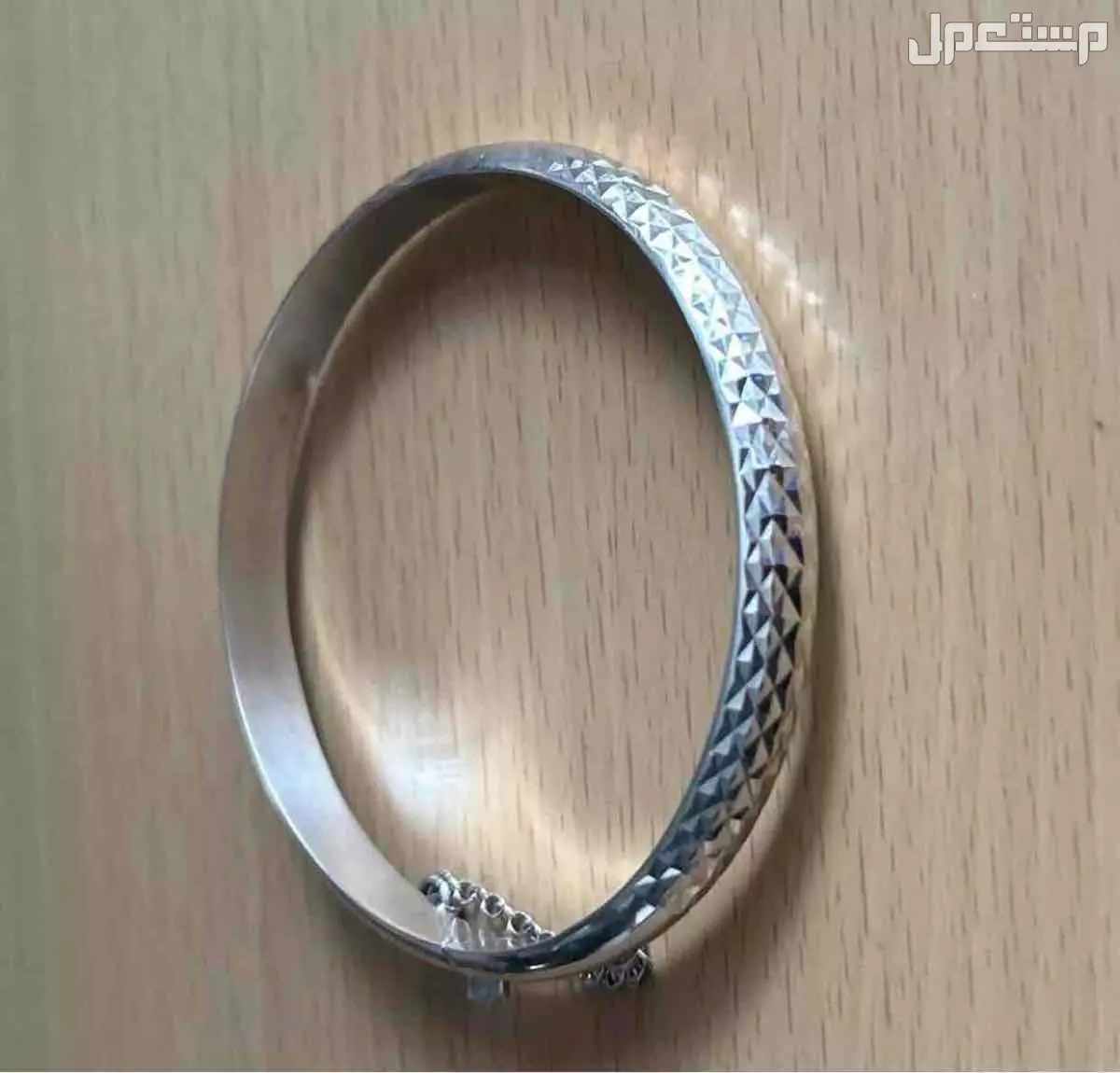 سوار فضة إنجليزي مختوم موقع من المصمم