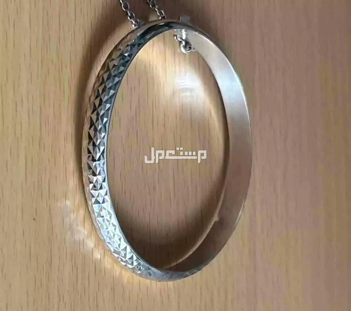 سوار فضة إنجليزي مختوم موقع من المصمم