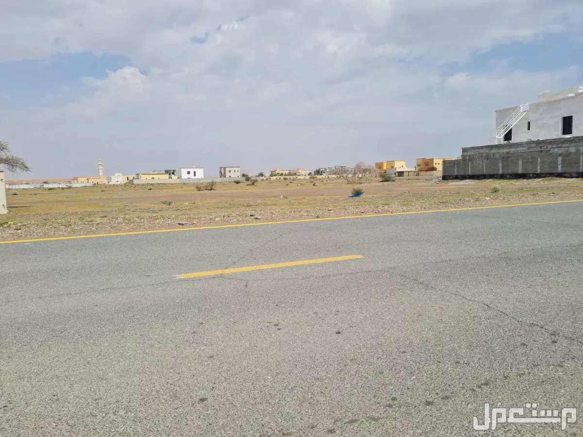 أرض للبيع في المنامة على الطريق مباشر قريبة من مسجد السويحي