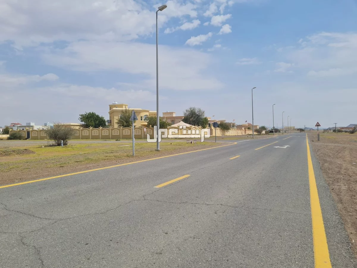 أرض للبيع في المنامة على الطريق مباشر قريبة من مسجد السويحي