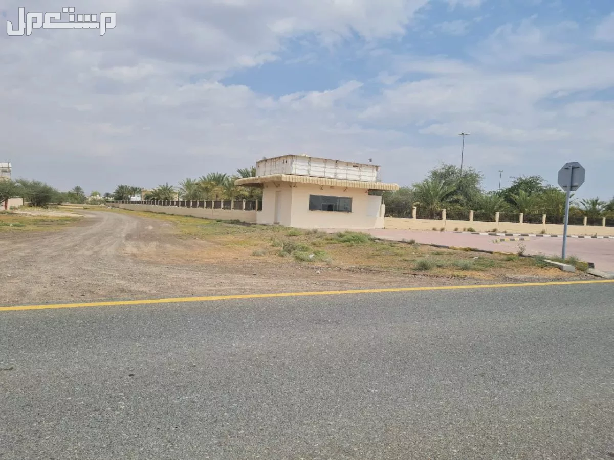 أرض للبيع في المنامة على الطريق مباشر قريبة من مسجد السويحي