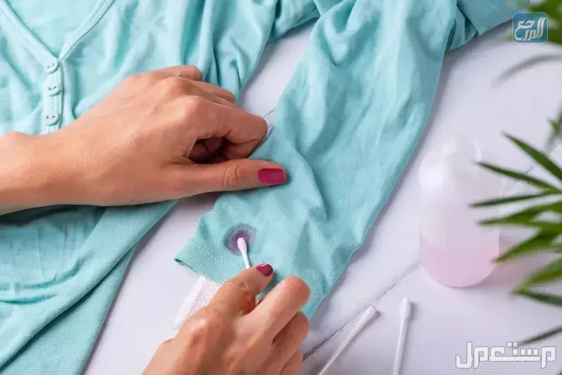 كيفية إزالة المناكير من الملابس بدون أسيتون إزالة المناكير من الملابس باستخدام الكحول