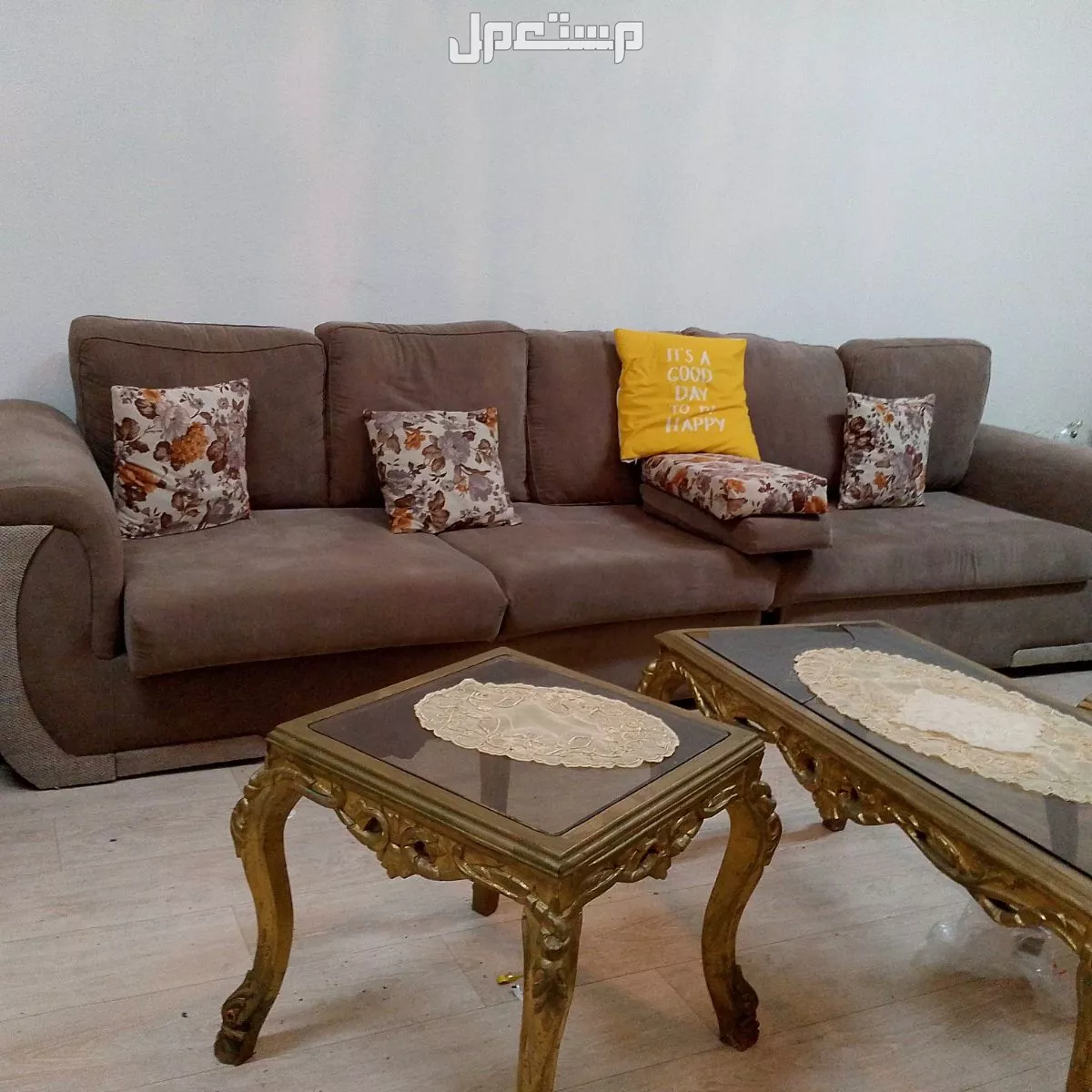 كنب مع طاولات نظيفه مستعمله 🛋️🪞.