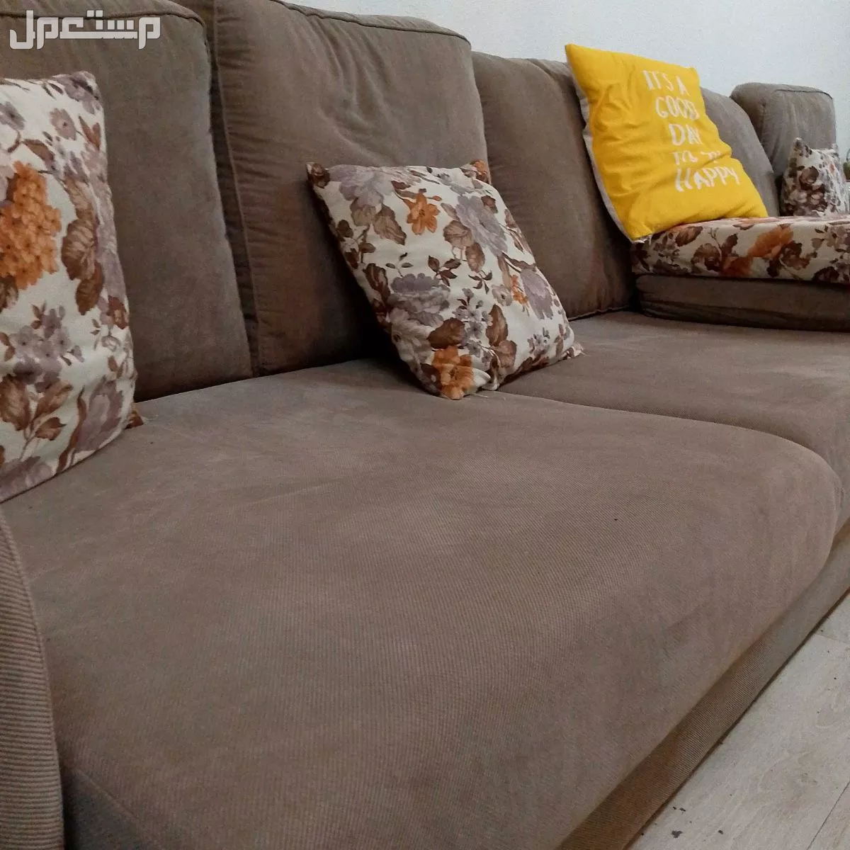 كنب مع طاولات نظيفه مستعمله 🛋️🪞.