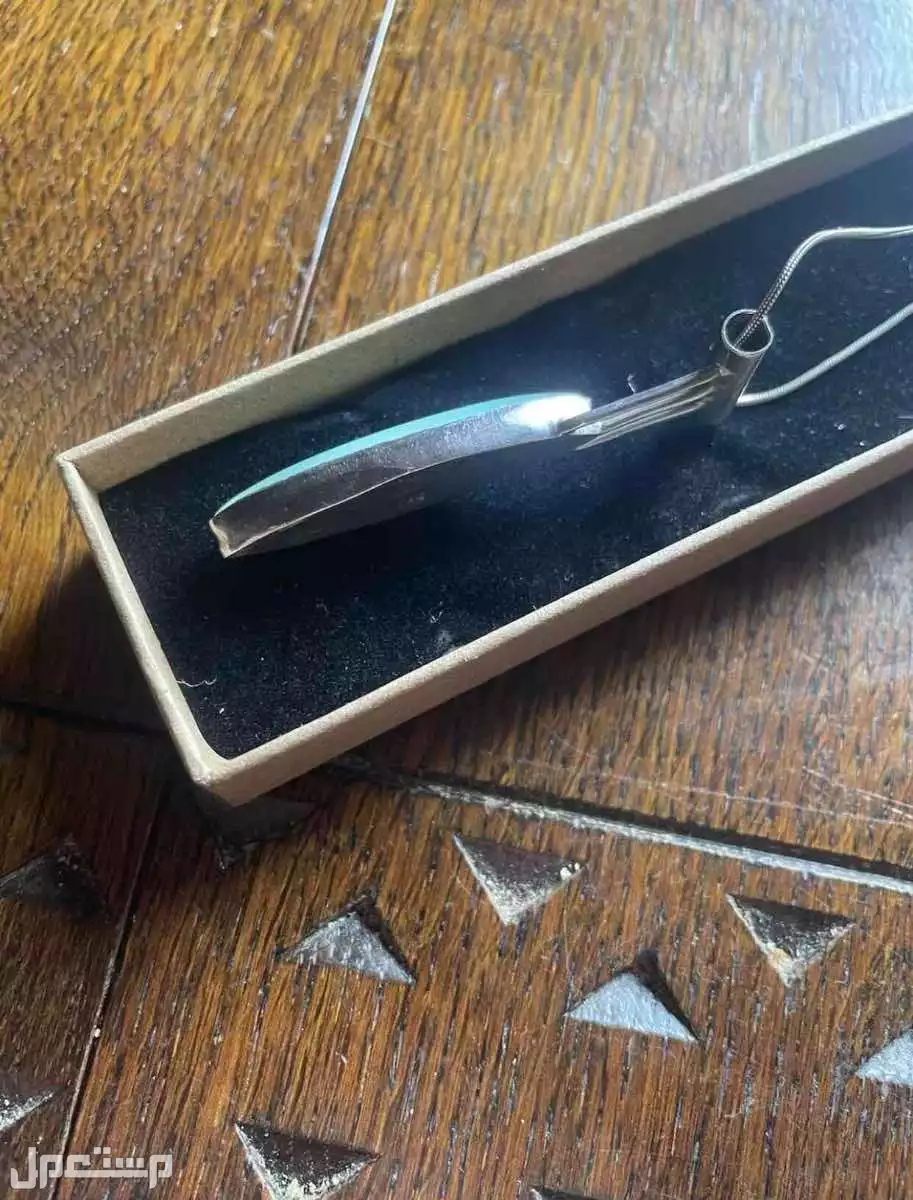 سلسال وتعليقة من الفضة الأصلية بحجر العقيق الأخضر