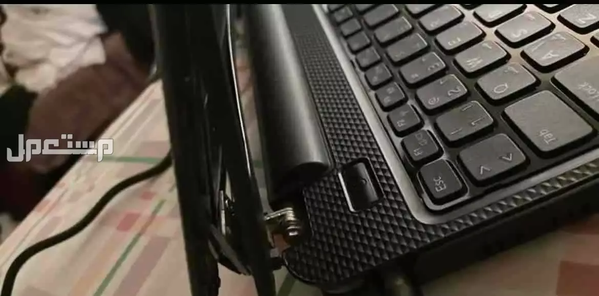 لاب توب قديم شغال لكن الواير يحتاج تثبيت عند مصلح لاب توب dell
