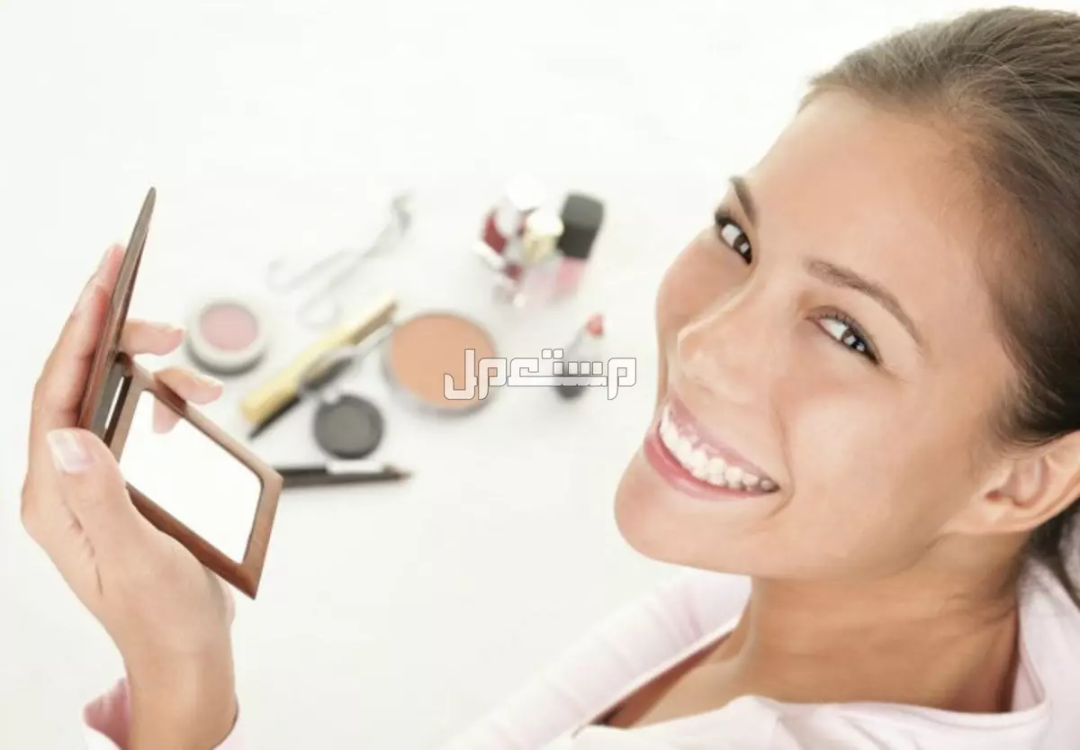 كيفية وضع مكياج الوجه بالترتيب الصحيح بالخطوات (صور) طريقة وضع المكياج الخفيف خطوة بخطوة