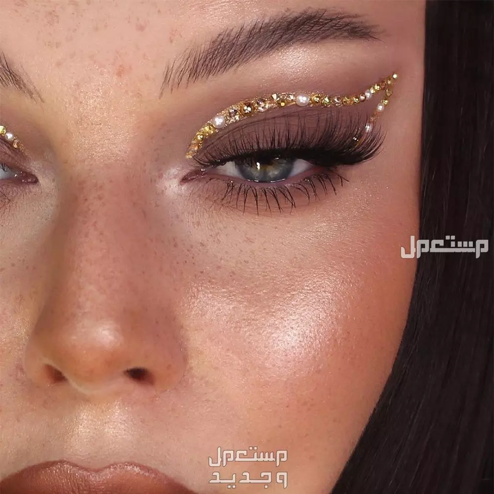 كيفية وضع مكياج الوجه بالترتيب الصحيح بالخطوات (صور) طريقة وضع مكياج العيون بالصور خطوة بخطوة