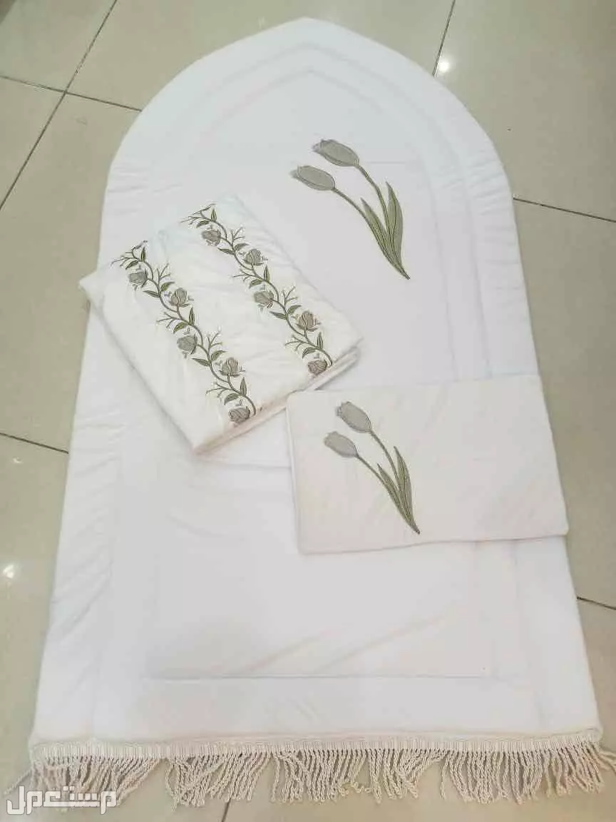 🌹عروضنا مستمره 🌹أطقم نسائيه صلاة خامه نظيف 🌹الطقم يتكون من 🌹سجاد صلاة محراب مبطن 🌹شرشف صلاة قطن 🌹الشرشف متوفر مرد /سحاب 🌹 مصحف نفس الصوره 🌹 مبخره +سبحه 🌹 بوكس