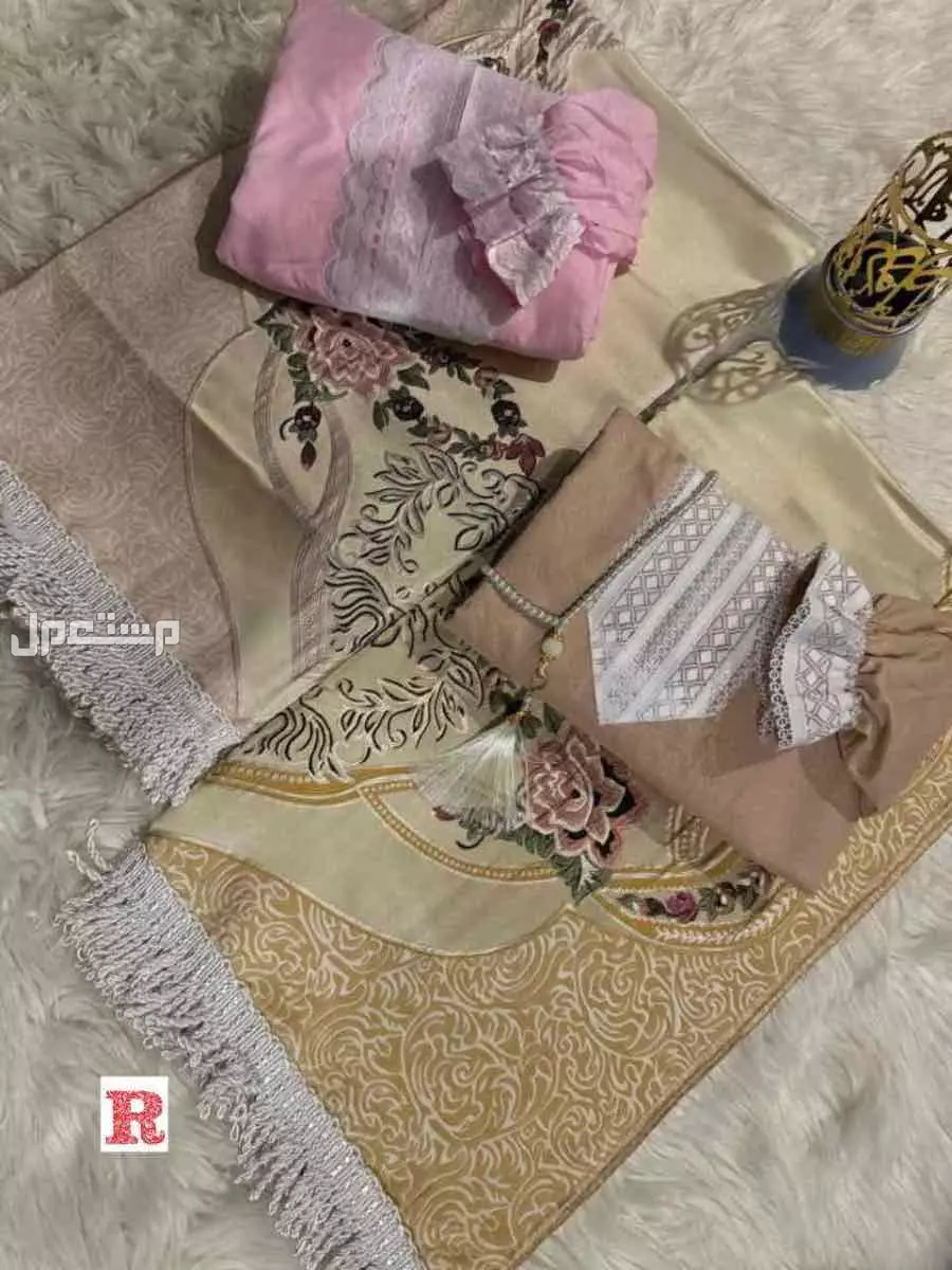 🌹عروضنا مستمره 🌹أطقم نسائيه صلاة خامه نظيف 🌹الطقم يتكون من 🌹سجاد صلاة محراب مبطن 🌹شرشف صلاة قطن 🌹الشرشف متوفر مرد /سحاب 🌹 مصحف نفس الصوره 🌹 مبخره +سبحه 🌹 بوكس