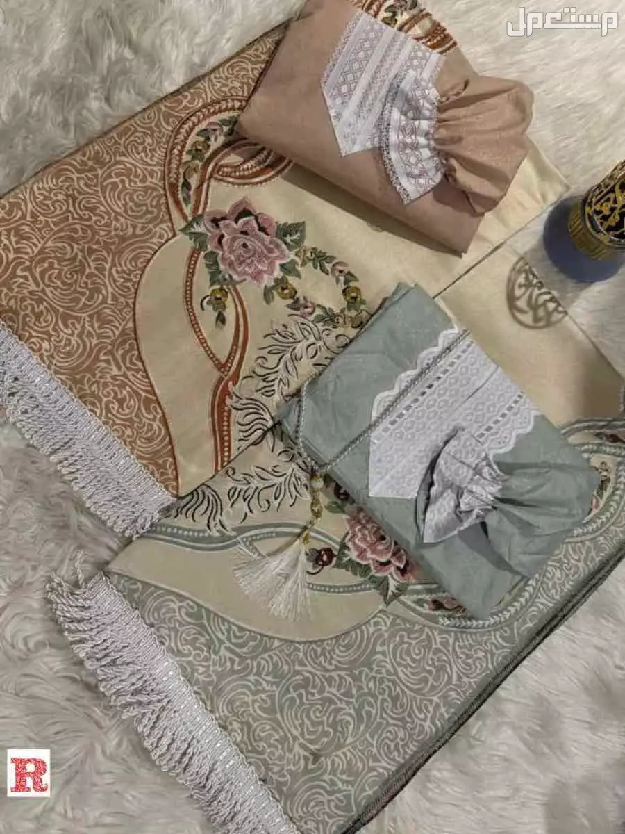 🌹عروضنا مستمره 🌹أطقم نسائيه صلاة خامه نظيف 🌹الطقم يتكون من 🌹سجاد صلاة محراب مبطن 🌹شرشف صلاة قطن 🌹الشرشف متوفر مرد /سحاب 🌹 مصحف نفس الصوره 🌹 مبخره +سبحه 🌹 بوكس