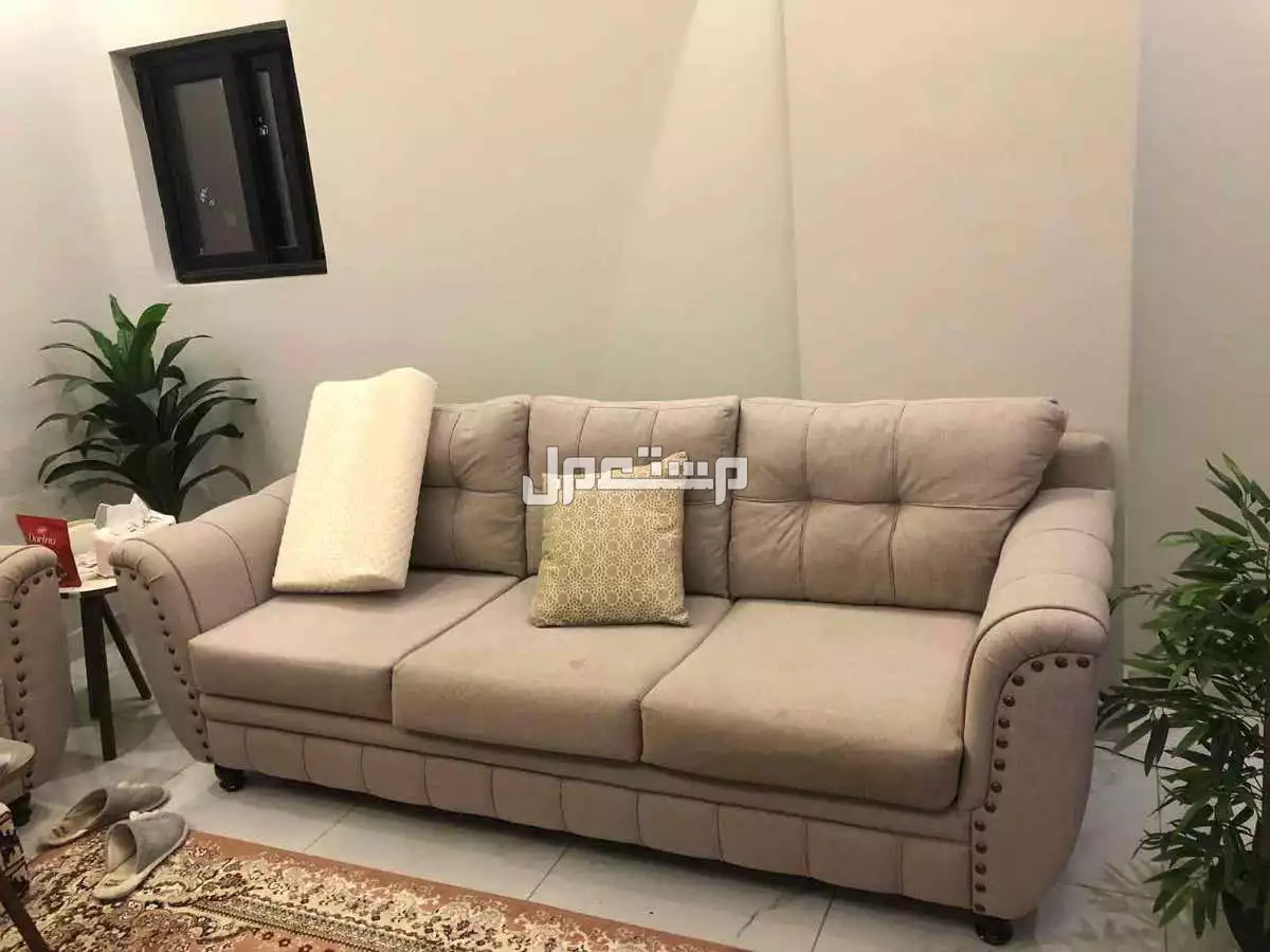للبيع كنب امريكي 7 مقاعد 3 قطع مرتب ونظيف