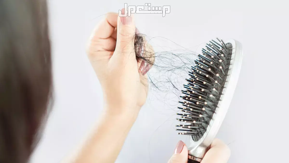 تفسير حلم تساقط الشعر للعزباء والمتزوجة تفسير حلم تساقط الشعر عند لمسه