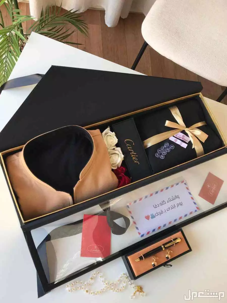 طقم رجالي ماركة جيفينشي كارتير مكون من* *💫قماش جيفينشي شتوي ثقيل درجة اولى* *💫ملحقات ازرار مع لوقو للجيب و الرقبه* *💫ساعه رجالي استالس استيل درجة اولى ضمان سنة ماء مكينة بطاريه قلم