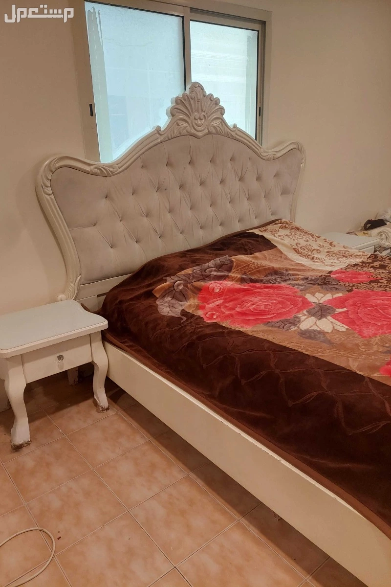 سرير وتسريحه و2كومدينه خشب قوي وثقيل