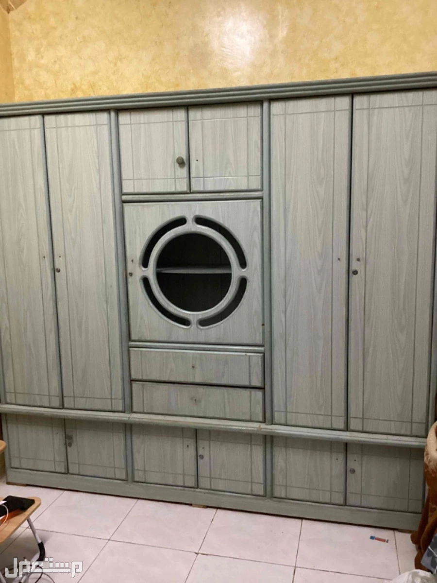 غرفة نوم مستعمله سرير فردين خزانه ملابس وادراج وتسريحه في الأحساء بسعر 250 ريال سعودي