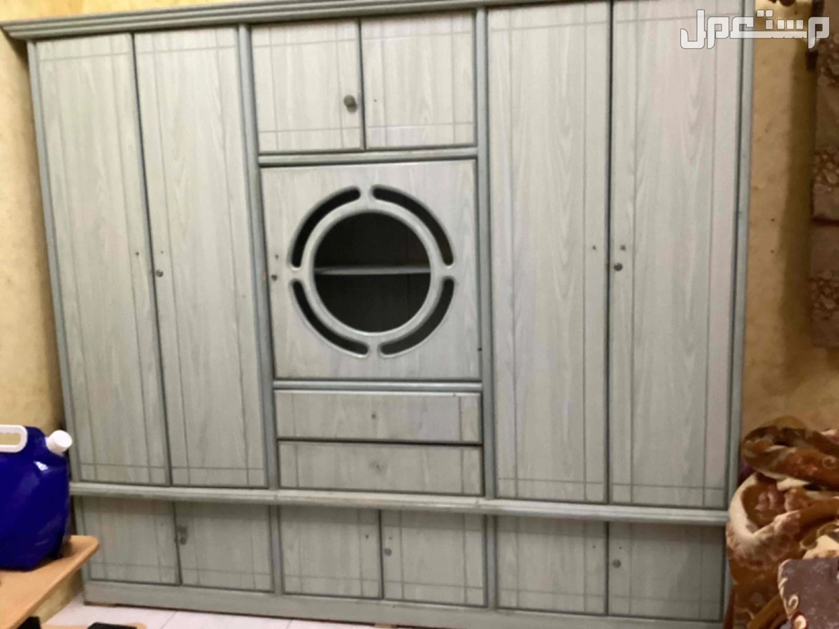 غرفة نوم مستعمله سرير فردين خزانه ملابس وادراج وتسريحه في الأحساء بسعر 250 ريال سعودي