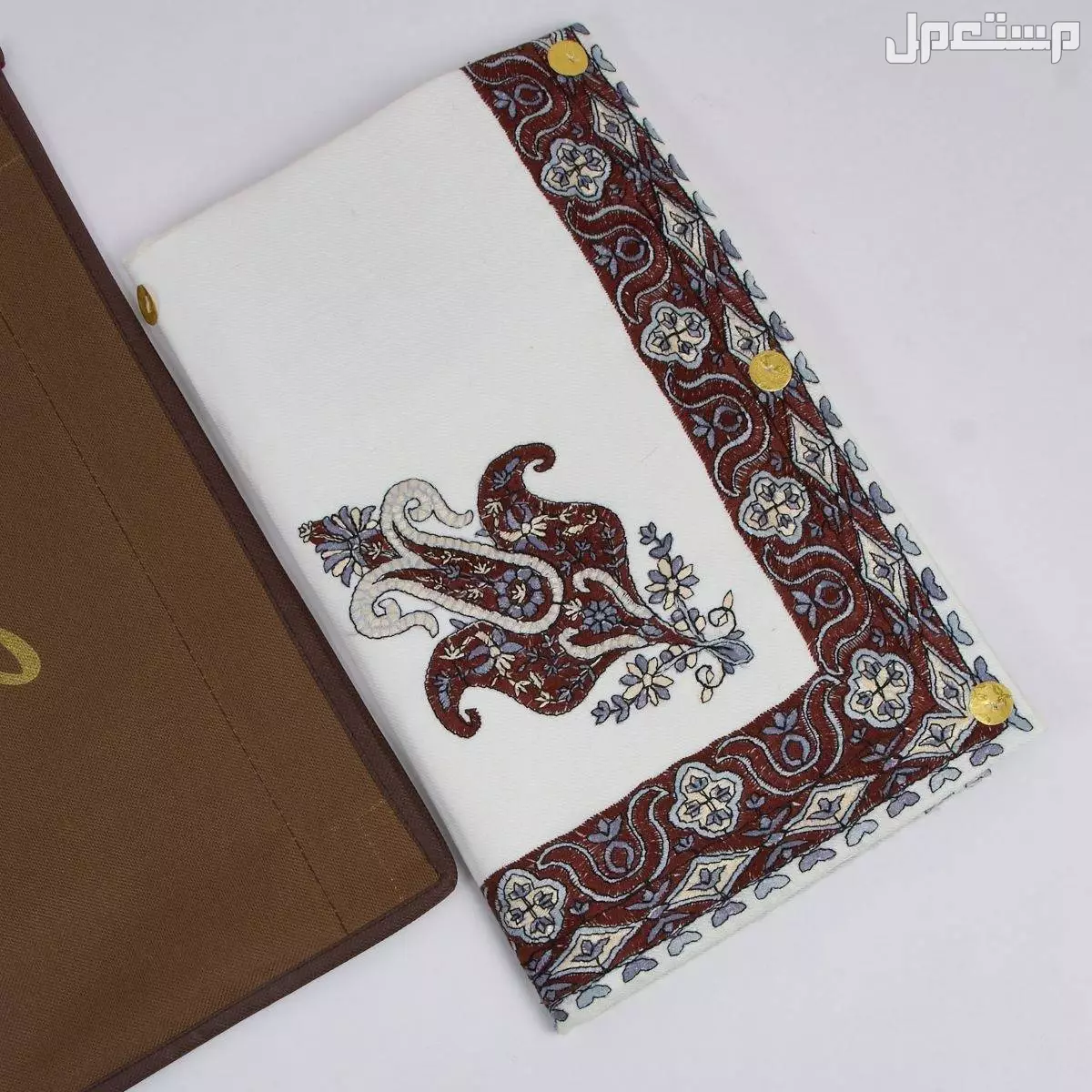 شال كشميري  خامه جوده عاليه  🛍️ضمان الجوده والخامه  *شال كشميري خامه نظيفه جدا تطريز بدقه* 🛍️كيس علاقي لشال باسم الماركه  في قمه الروعه  *✒️عباره بطلب* *🚗توصيل فوري* *🚛شحن من الرياض* *🎀