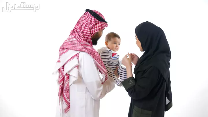 أفضل دعاء الجدة للأحفاد والأبناء مكتوب أم وأب سعودي وابنهما