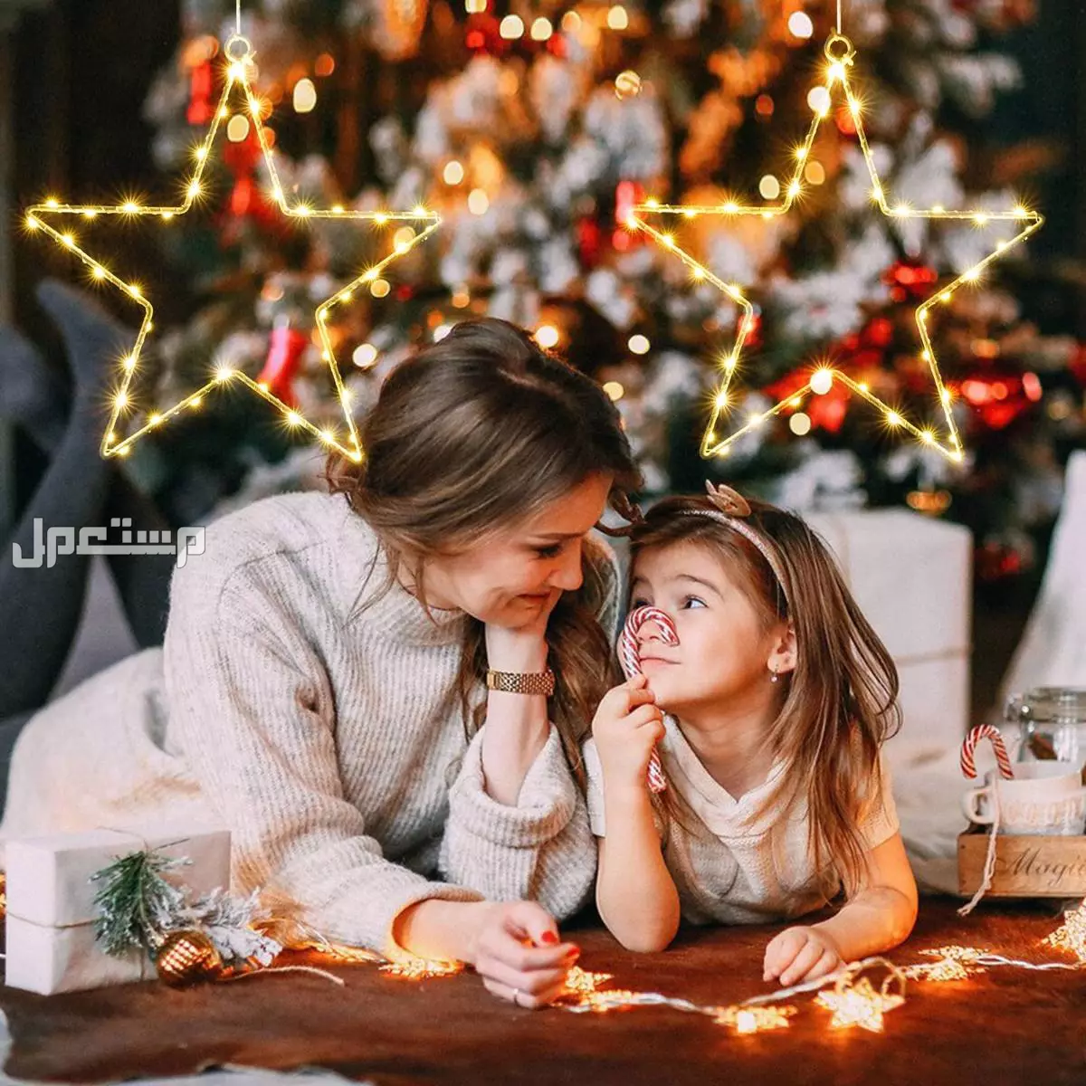 تعرف على الفرق بين الكريسماس ورأس السنة الميلادية ام وطفلتها تحتفلان بأجواء الكريسماس