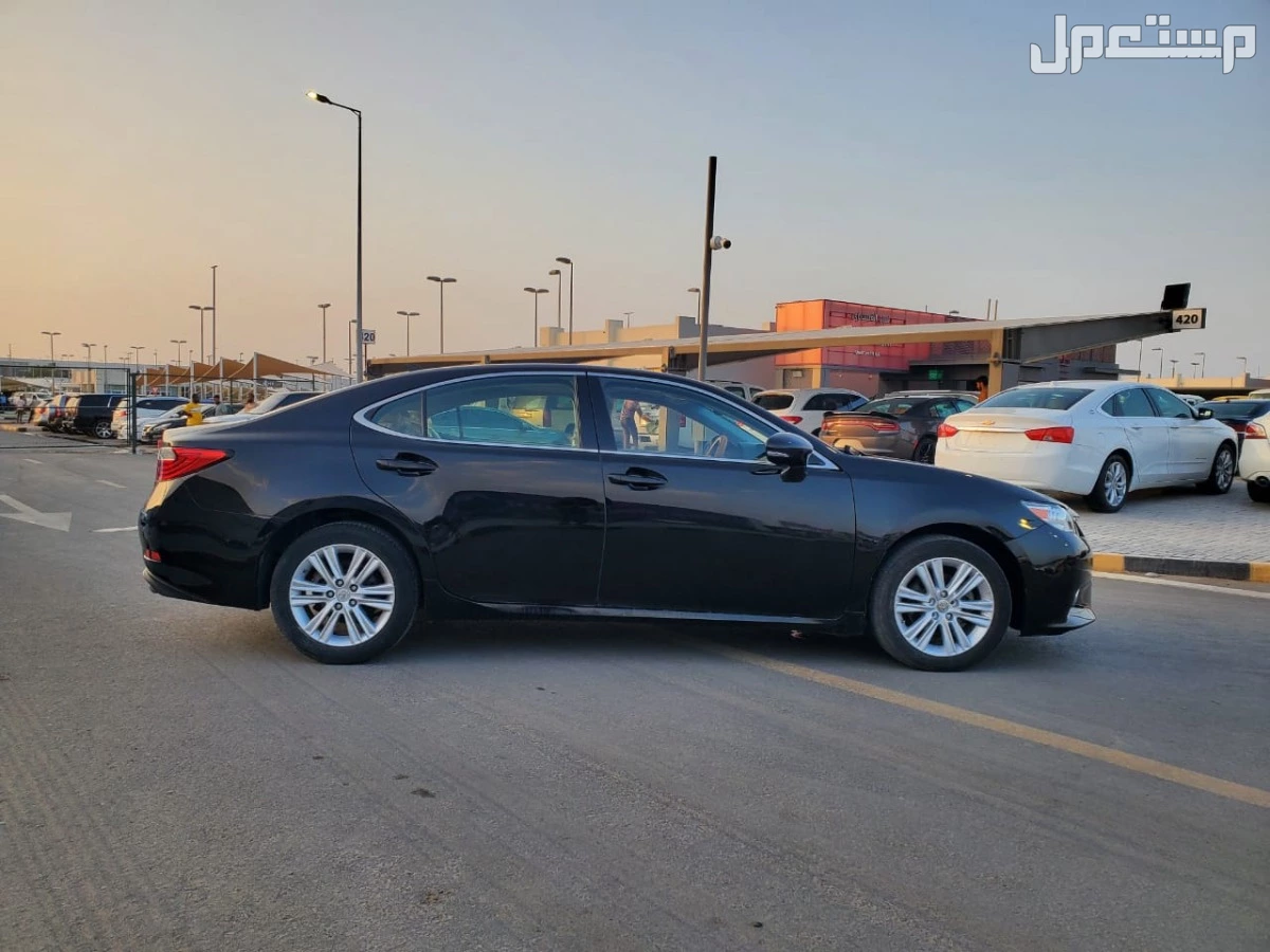 Lexus ES 2014 في الشارقة بسعر 19 ألف درهم إماراتي
