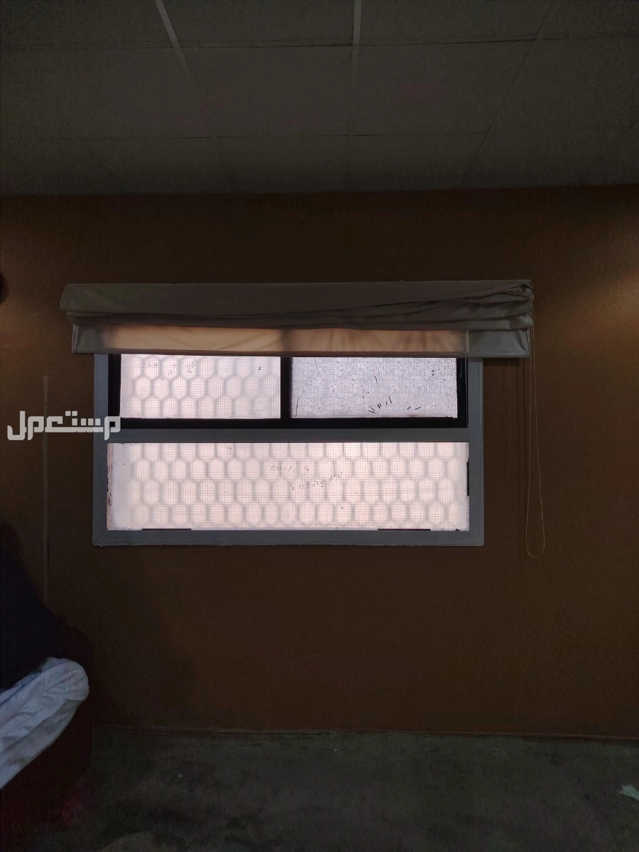 ستائر مستخدم قماش نظيف على السوم في الرياض