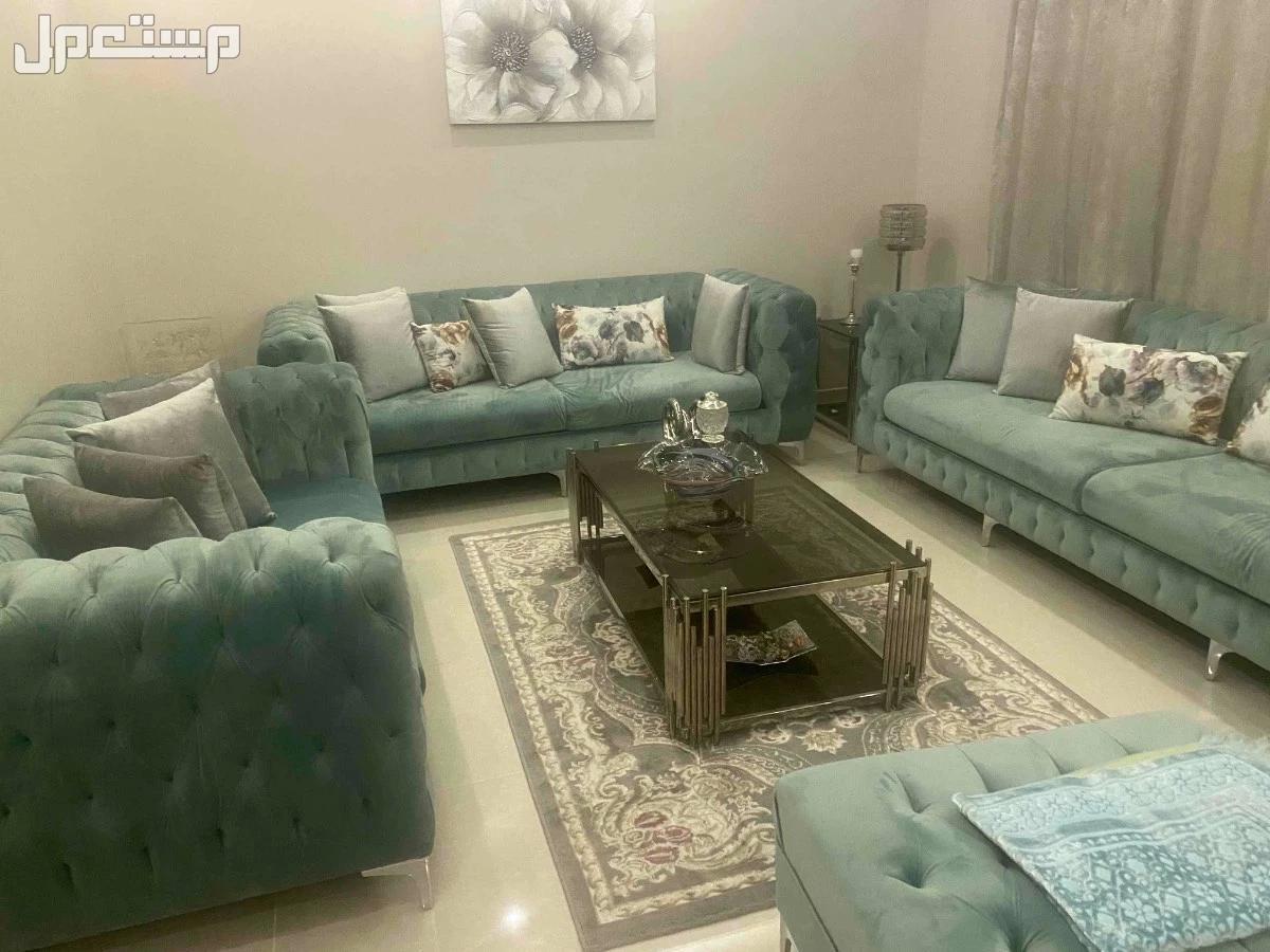 كنب ممتاز ونظيف مع ستائر  بسعر 3700 ريال