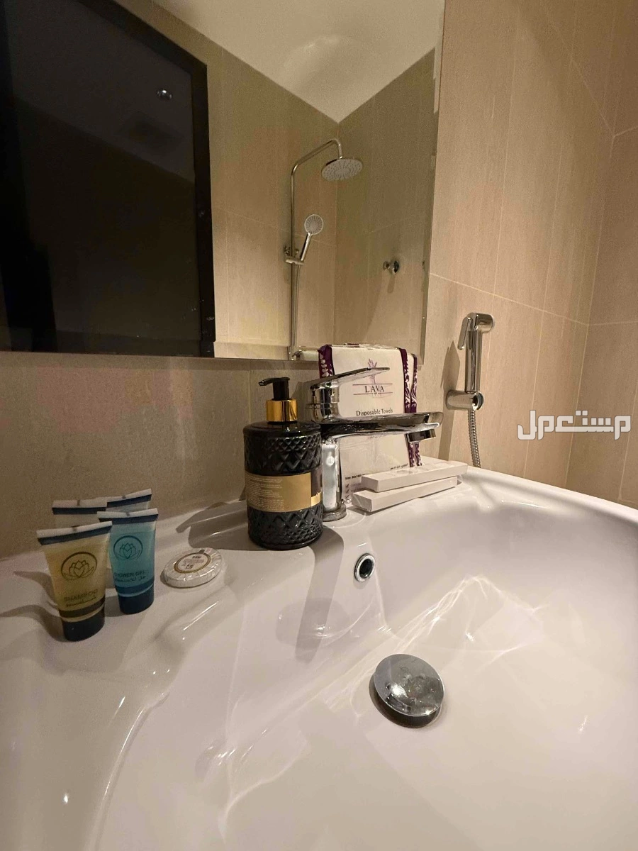 350 حبة من كل (شامبو +صابون يد+جل استحمام +فرشاة ومعجون +فوط استخدام واحد )  في الدمام بسعر ألف ريال سعودي
