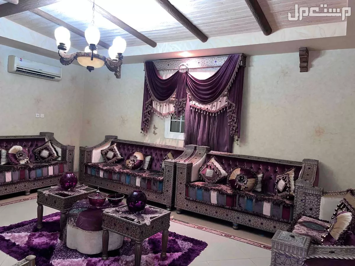 كنب مغربي نظيف كامل للبيع في جدة بسعر 3500 ريال سعودي