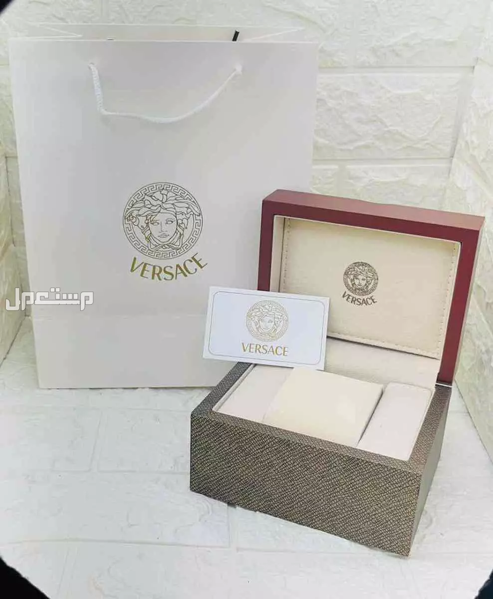 ساعات  فرساتشي رجالي درجه اولى          حركة الساعه بطاريه           مكينة الساعه ياباني          متوفره العلبه والكيس         جده