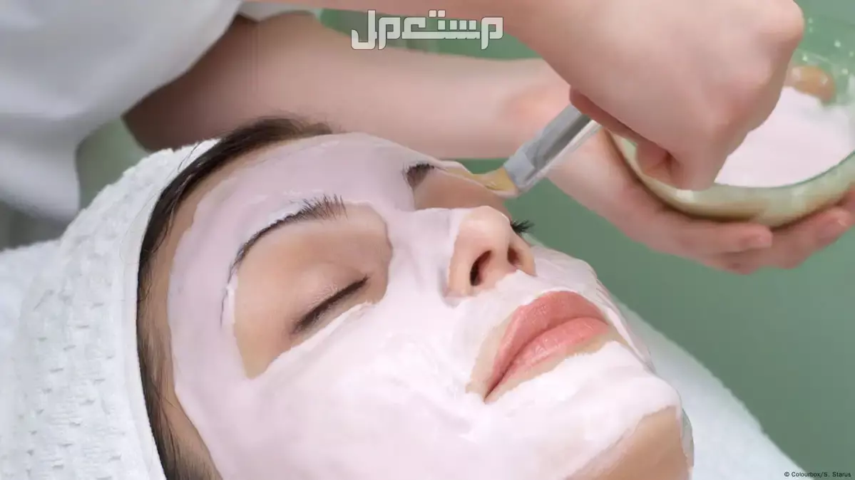 كيفية الحصول على بشرة صافية بدون مسامات بالخطوات ماسك ماء الورد مع الكركم