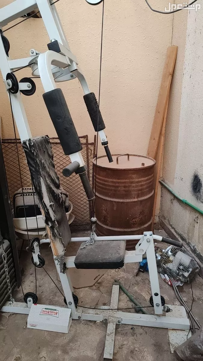 جهاز حديد متكامل للبيع تحتاج شوية تزبيطات و الاوزان على شرط لو فيها عيب