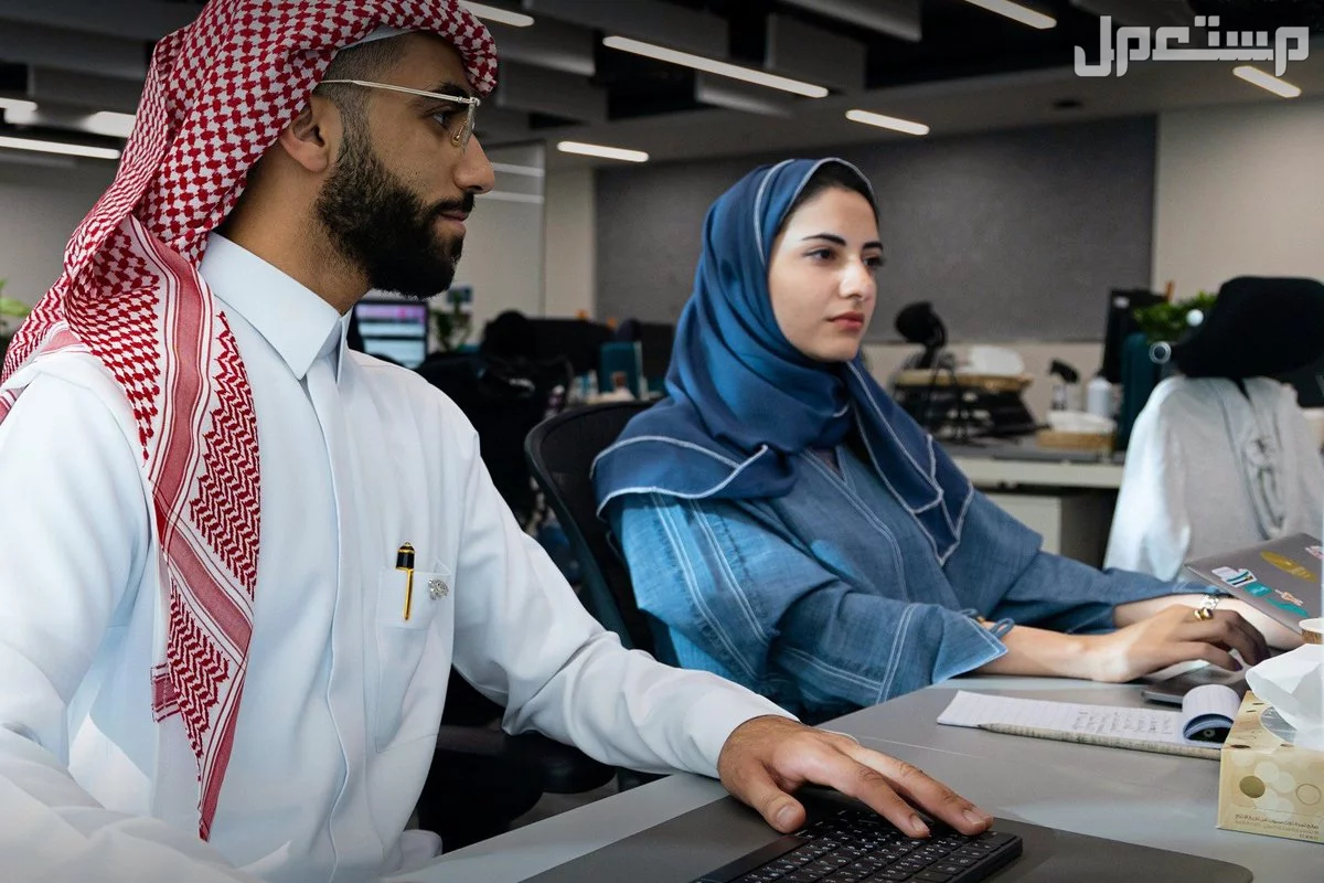 أجمل عبارات تهنئة بالتميّز في العمل​ مكتوبة 2025 (صور) تهنئة بالتميز في العمل​ مكتوبة