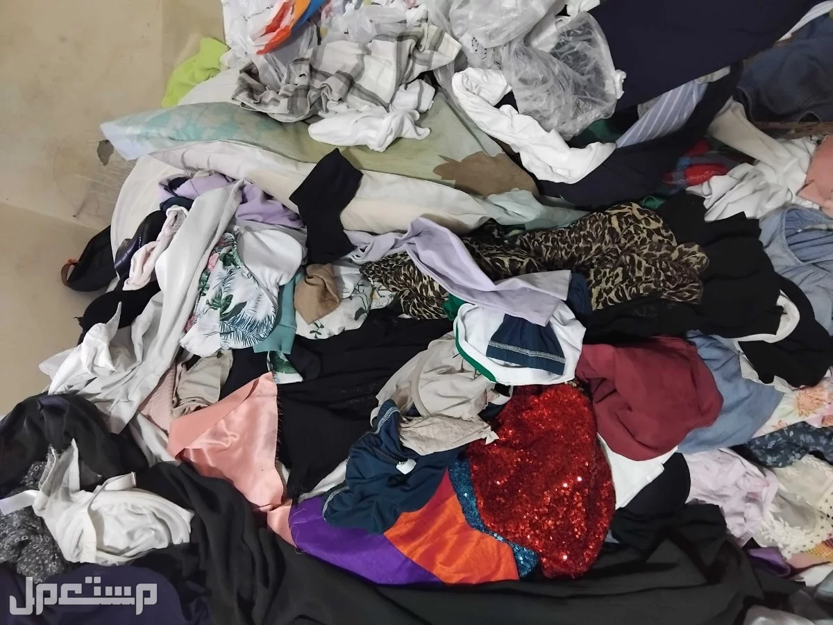 ملابس. مستعمله شبه جديده السعر1500