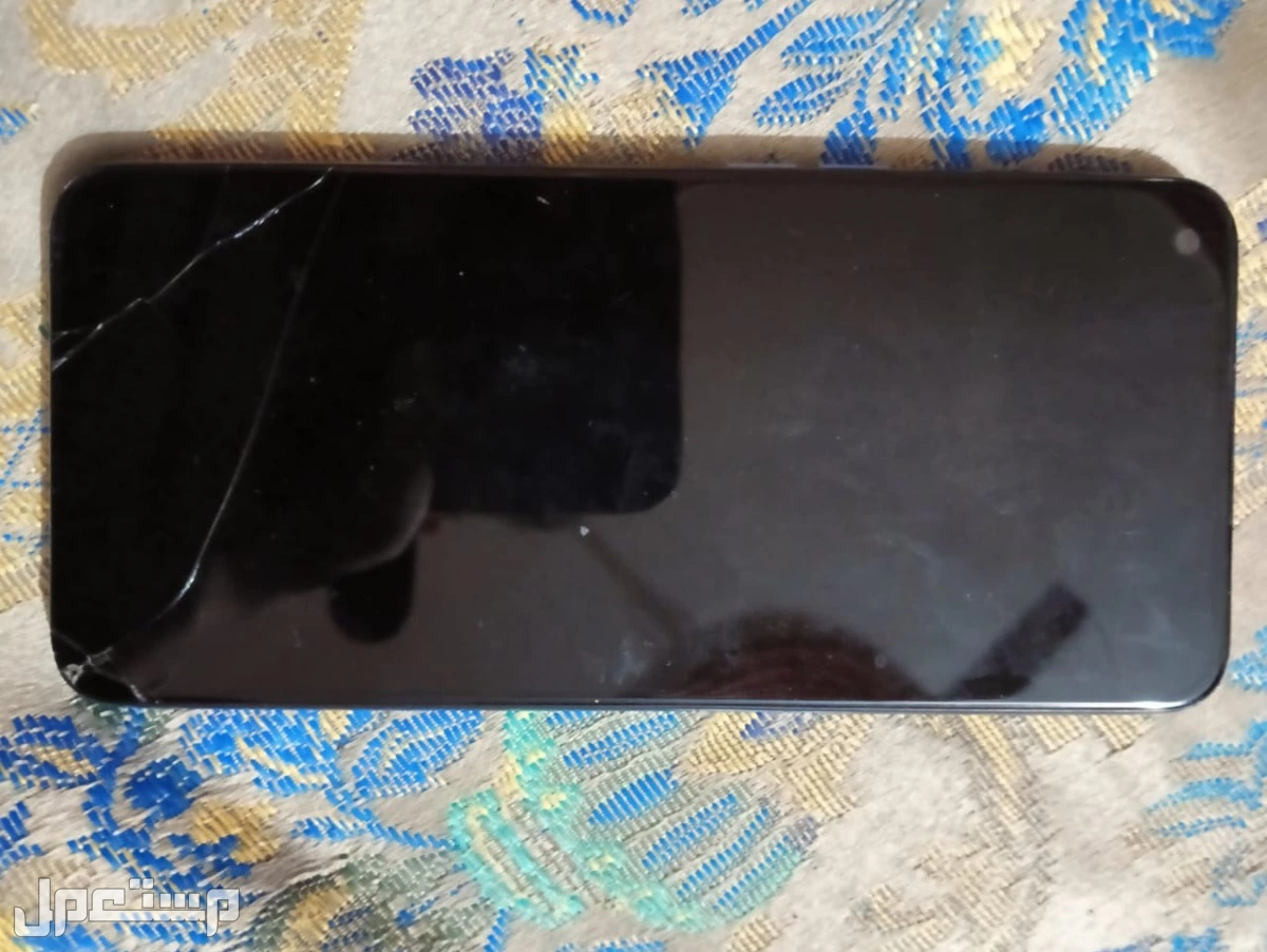 ريلمى 6 128/8 به كسر بسيط فالباغه لا يؤثر على شئ