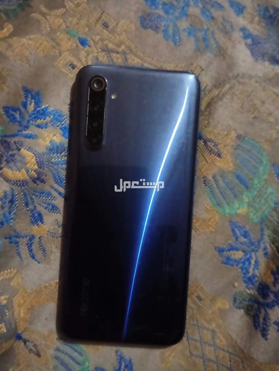ريلمى 6 128/8 به كسر بسيط فالباغه لا يؤثر على شئ