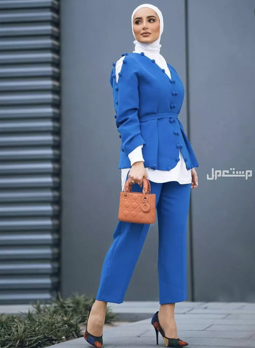أحدث ستايلات البدل الحريمي للمناسبات والعمل بدلة زرقاء