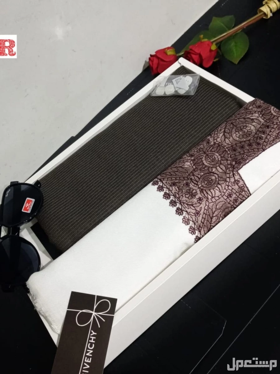 جديدنا  🌹طقم رجالي يتكون من 🌹قماش ماركة جفنشي مقلم 🌹مقاس القطعه 3متروربع 🌹ثمانية ازارير بإسم الماركه 🌹لوجو الماركه رقبه وجيب 🌹شال كشميري خامه نظيييفه مضمونه 🌹مقاسات الاشمغه 55و58 🌹