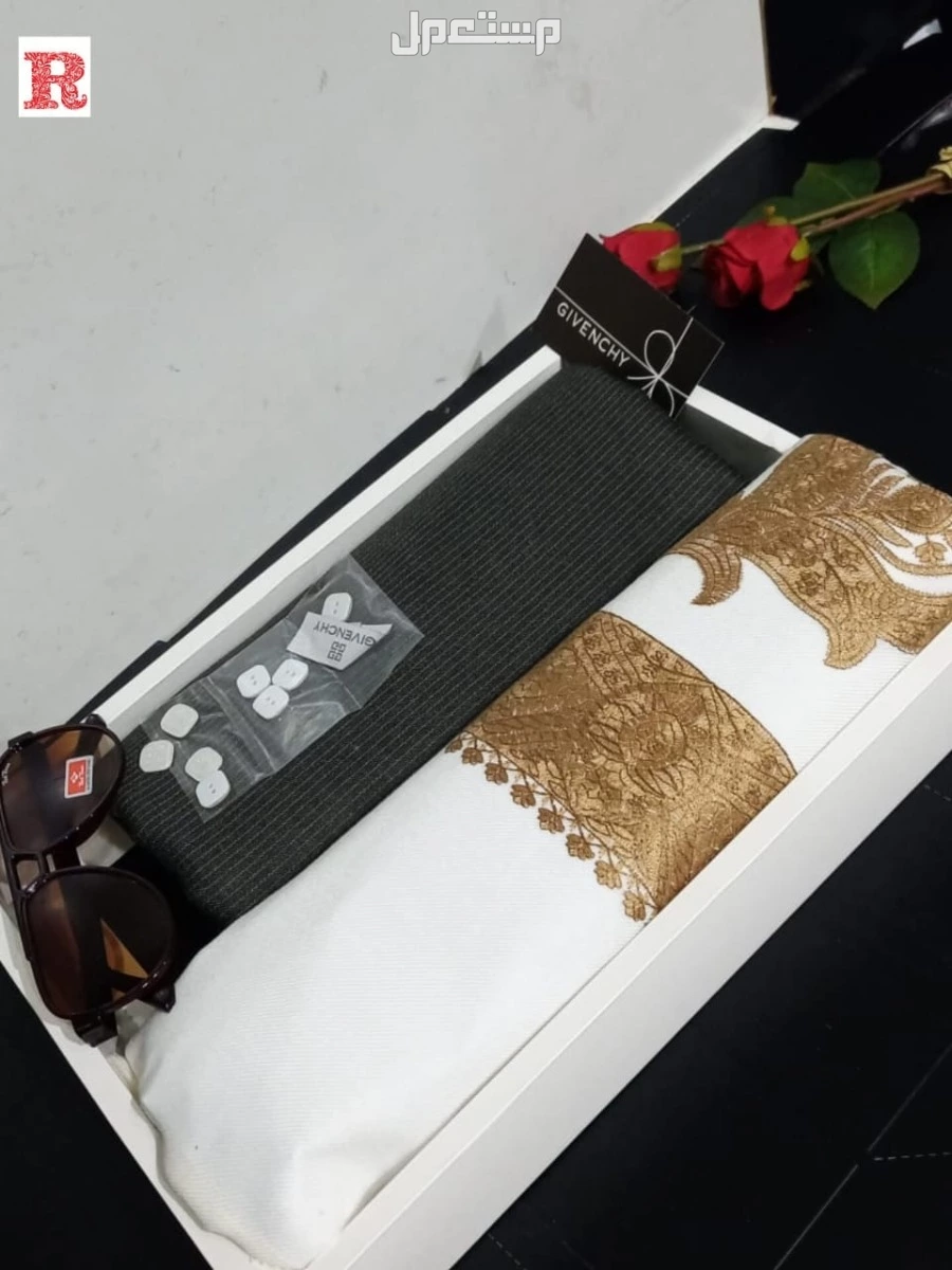 جديدنا  🌹طقم رجالي يتكون من 🌹قماش ماركة جفنشي مقلم 🌹مقاس القطعه 3متروربع 🌹ثمانية ازارير بإسم الماركه 🌹لوجو الماركه رقبه وجيب 🌹شال كشميري خامه نظيييفه مضمونه 🌹مقاسات الاشمغه 55و58 🌹