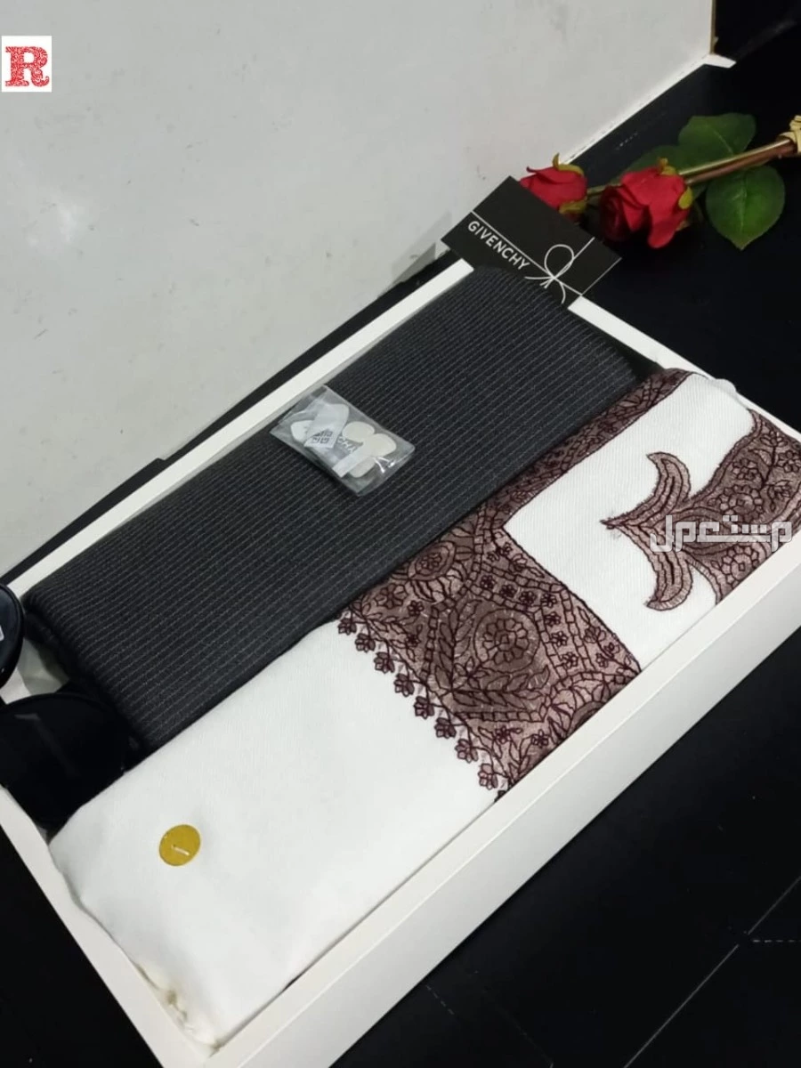 جديدنا  🌹طقم رجالي يتكون من 🌹قماش ماركة جفنشي مقلم 🌹مقاس القطعه 3متروربع 🌹ثمانية ازارير بإسم الماركه 🌹لوجو الماركه رقبه وجيب 🌹شال كشميري خامه نظيييفه مضمونه 🌹مقاسات الاشمغه 55و58 🌹