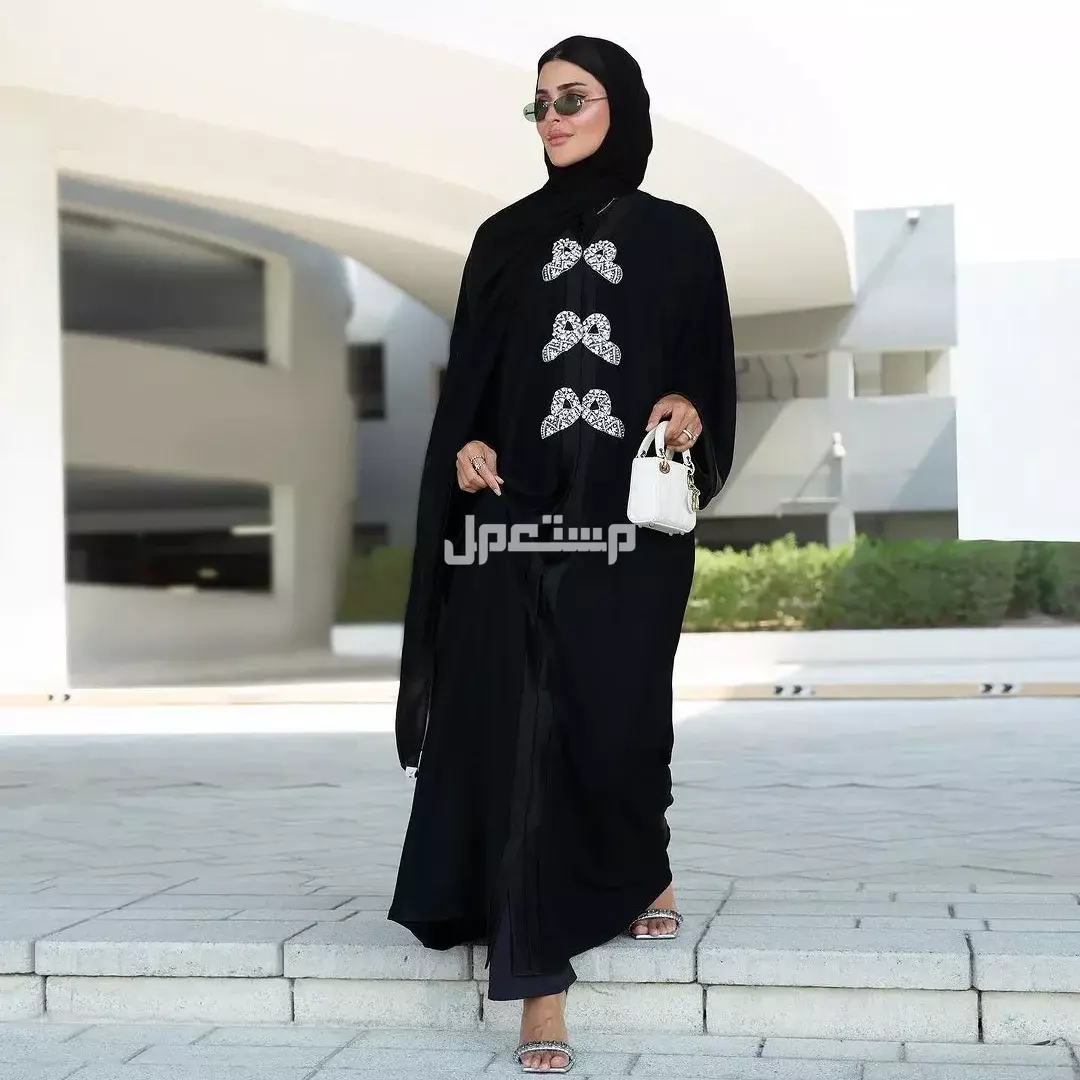 أحدث 20 موديل عبايات السوداء للتفصيل عباية سوداء بأكمام واسعة