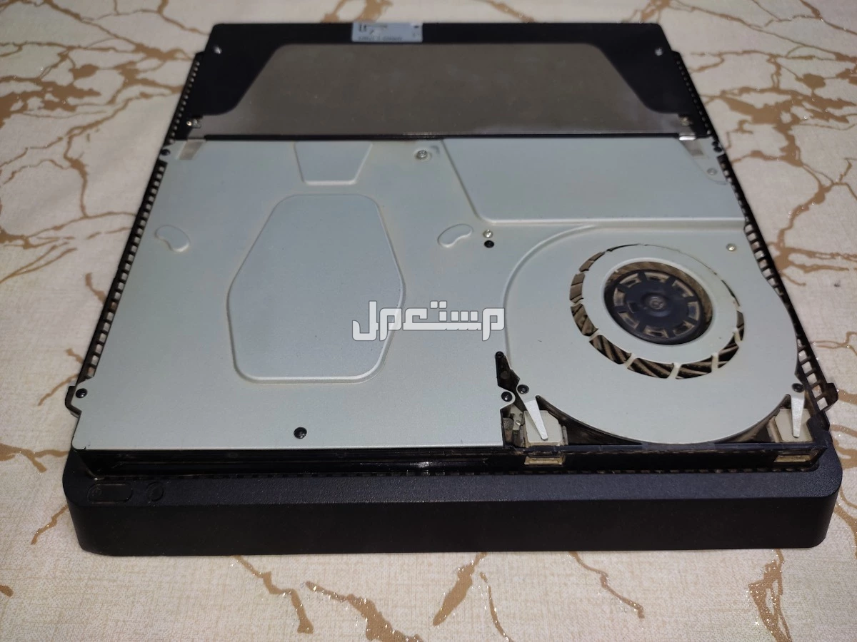 بلايستيشن 4 نظيف اخو الجديد للبيع