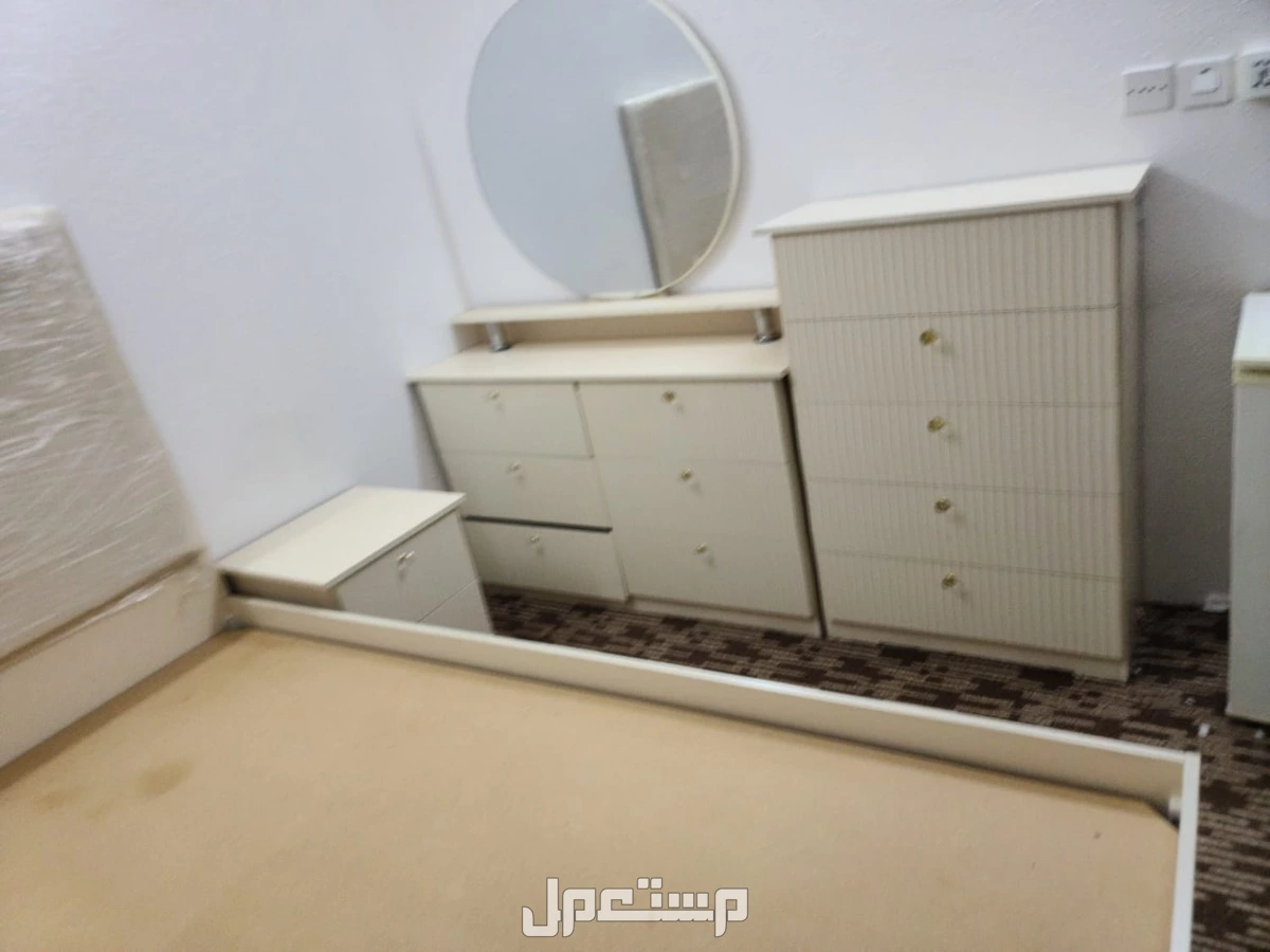 غرفة نوم شبه جديد  في الرياض بسعر 1500 ريال سعودي