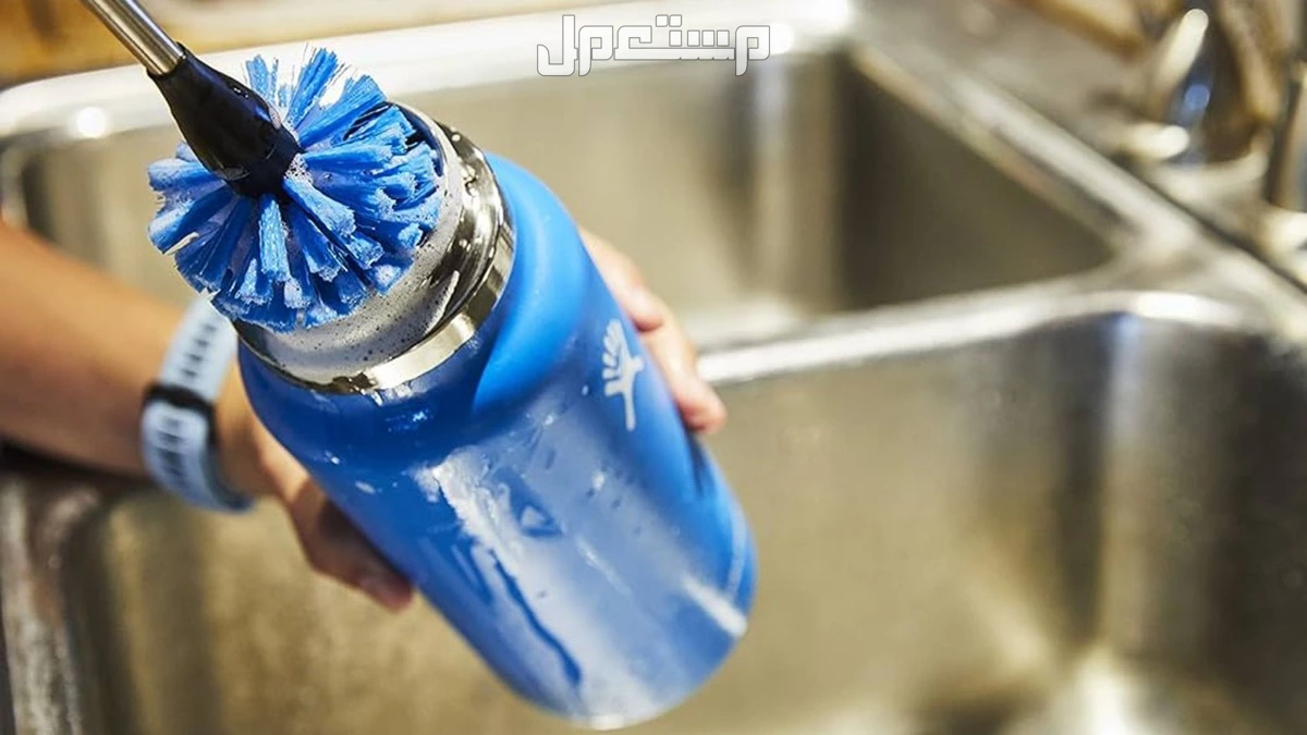 أفضل طرق تنظيف زجاجات المياه والحفاظ على نظافتها تنظيف زجاجة مياه رياضية