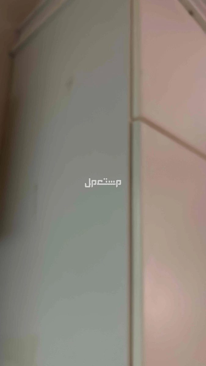 دولاب ملابس جديد ونظيف وكبيرر طوله 3 والعرض معرف ولكن عريض في ينبع البحر بسعر 800 ريال سعودي