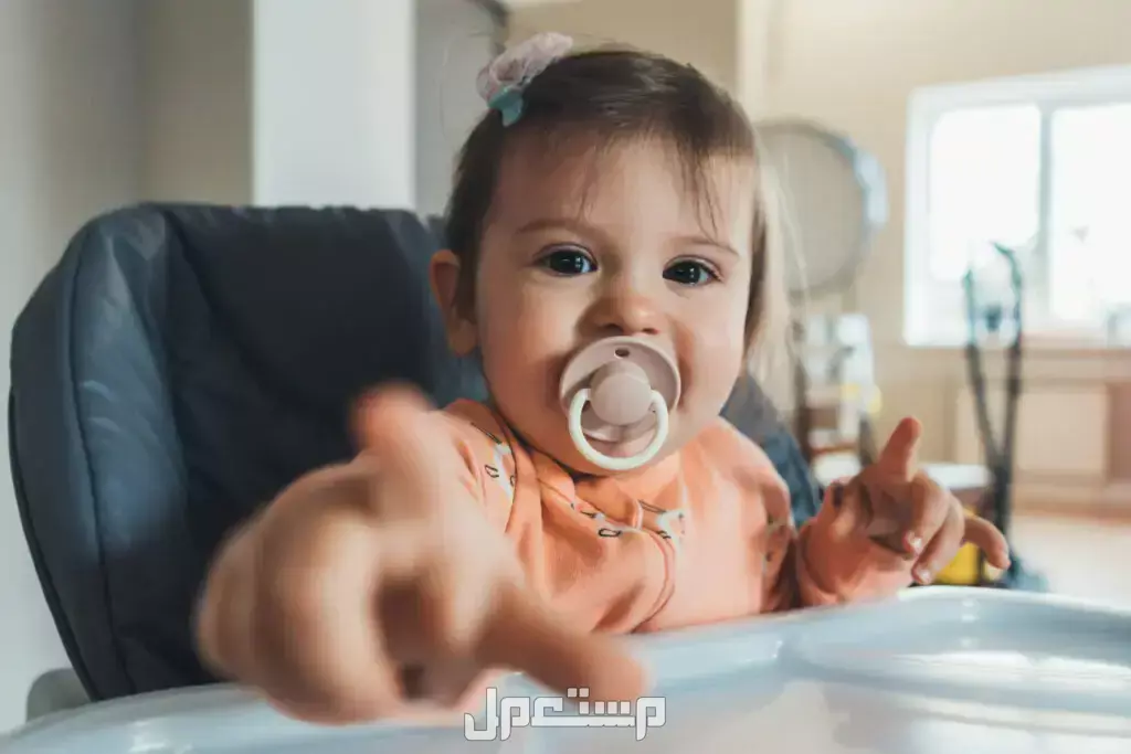 مميزات وعيوب اللهاية للرضع ومتى يمنع استخدامها كيف اعود طفلي على اللهاية