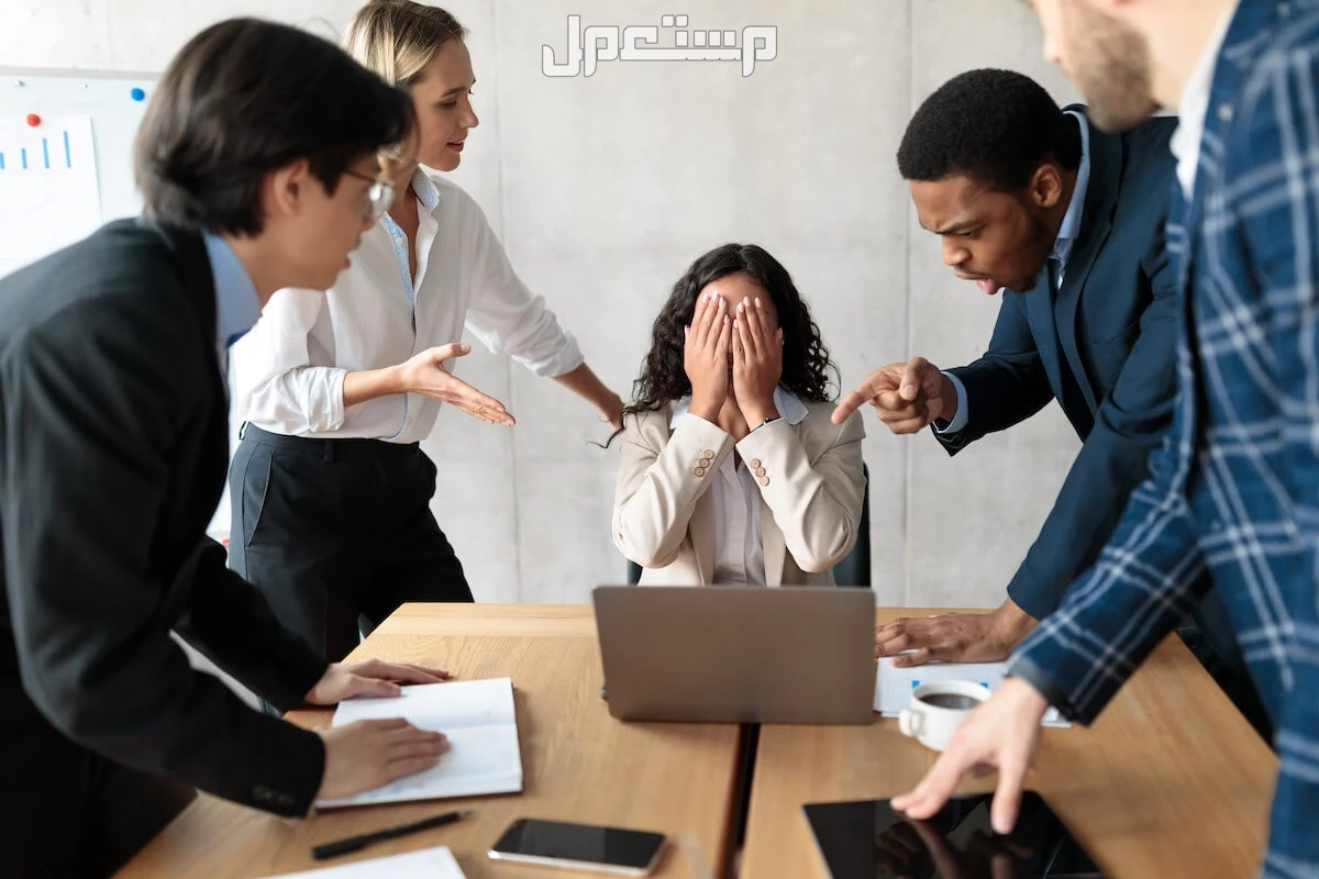 أسوأ عادات العمل التي تعيق نجاحك وكيفية التخلص منها نهائيًا عادات العمل السيئة التي تعيق نجاحك
