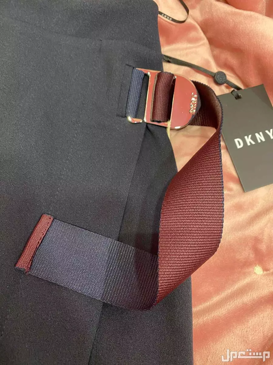 تنورة نسائي ماركة DKNY أصلية في عنيزة بسعر 500 ريال سعودي